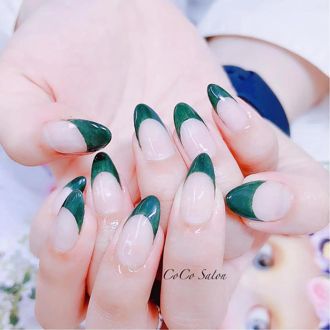 ネイル 長さ出し フレンチネイル ジェルネイル グリーン キラキラネイル ハンドネイル CoCoSalon ネイル/まつ毛予約のネイルデザイン