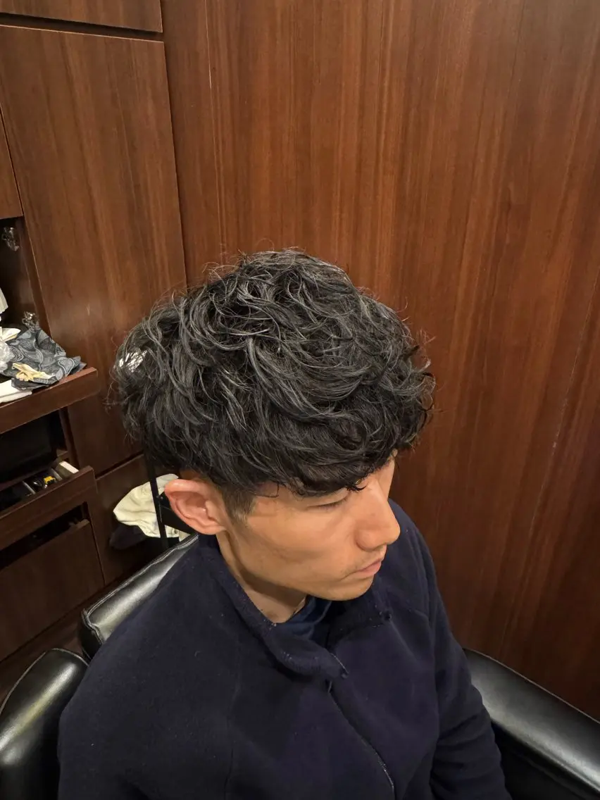 ミディアム パーマ メンズ ミディアムパーマ マッシュ メンズパーマ ツイストスパイラルパーマ スパイラルパーマ ヒロ銀座横浜 細内のヘアスタイル