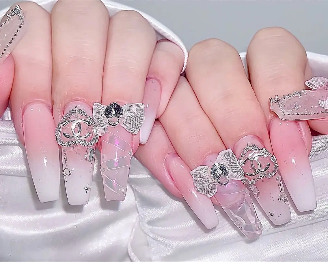 ネイル 長さ出し フットネイル フレンチネイル ジェルネイル ガラスフレンチ ハンドネイル ハンドケア Nova Nail Salonのネイルデザイン