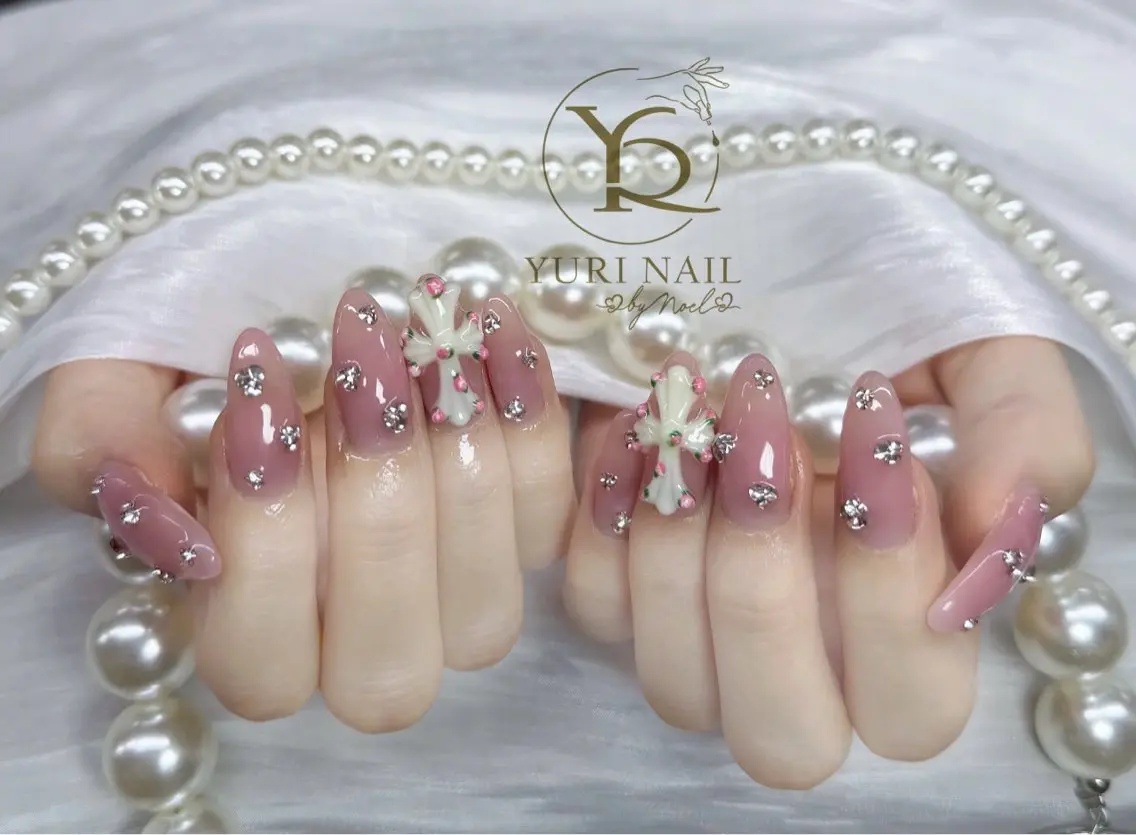 ネイル ハンドネイル フットネイル ハンドケア YURI Nail NARITAのネイルデザイン
