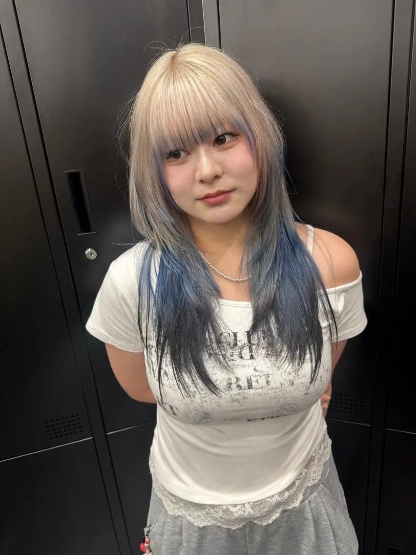 セミロング レイヤーカット TAKUMI ハイトーン/ウルフのヘアスタイル