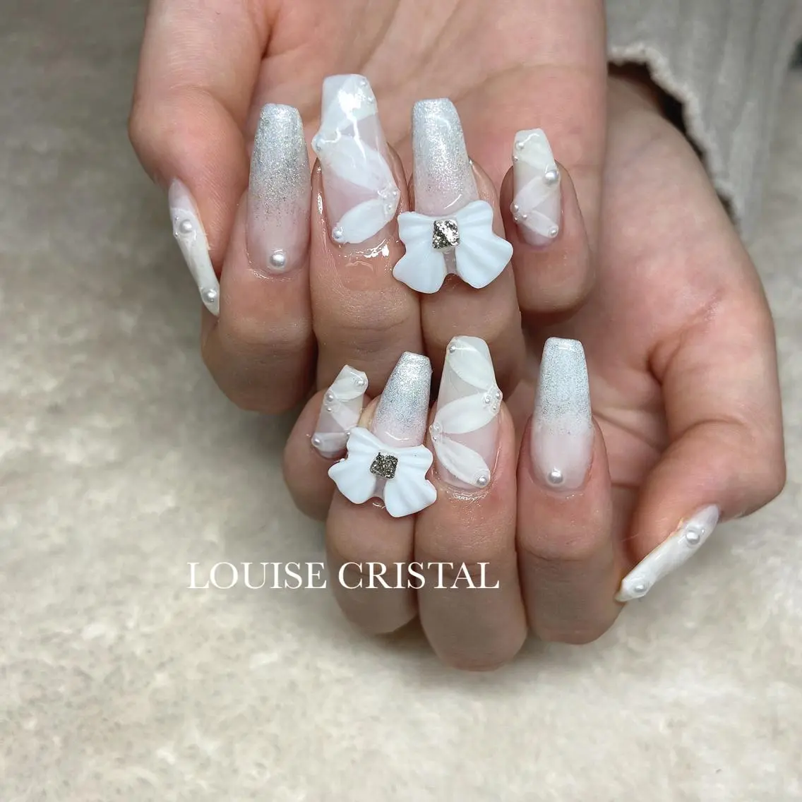 ネイル ハンドネイル LOUISE CRYSTALのネイルデザイン