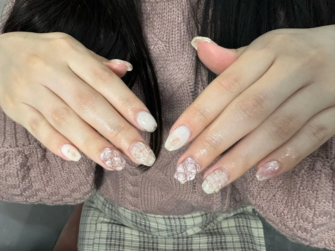 ネイル LAVISH 大和店 emi･:*+のネイルデザイン