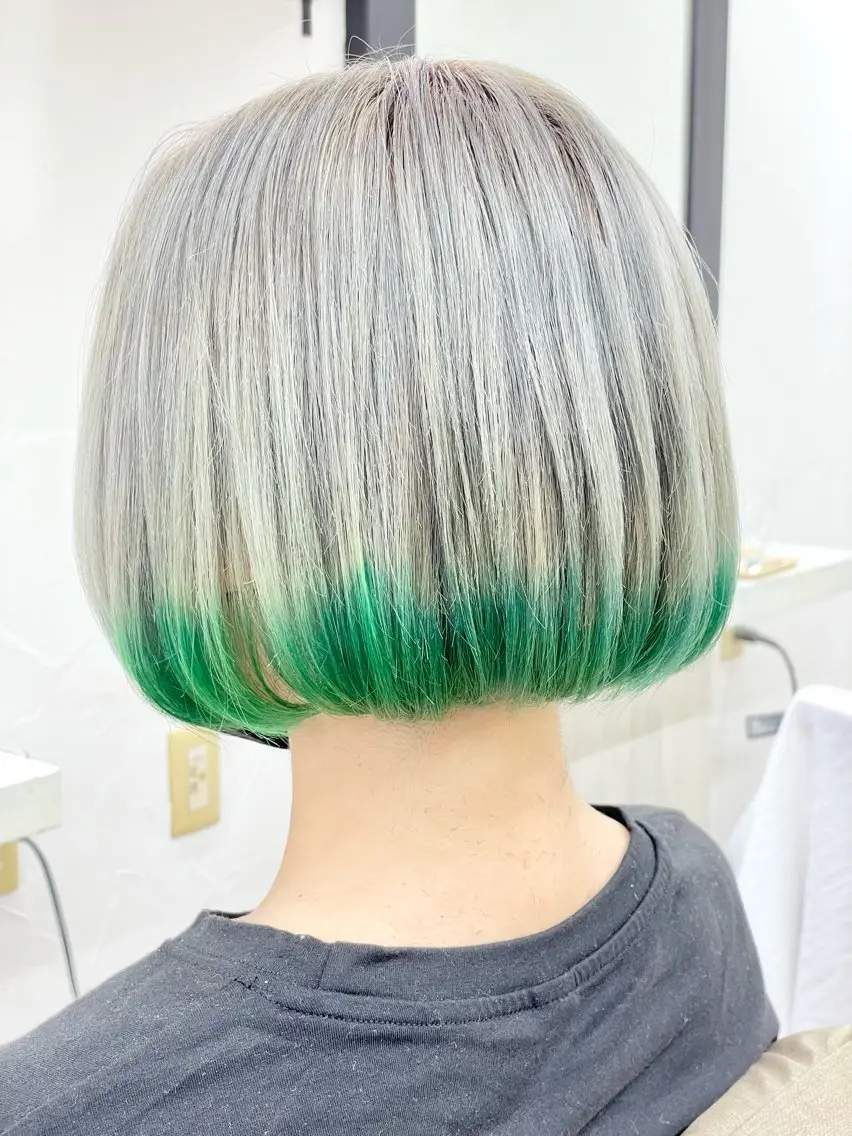 ショート カラー ブリーチ 青木 優歩のヘアスタイル
