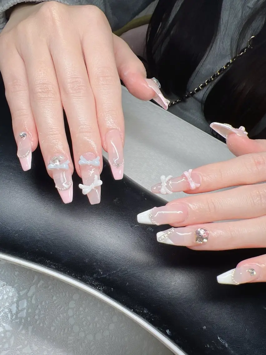 ネイル 長さ出し グラデーション 卒業式 キラキラネイル マグネットネイル Lee Nailsのネイルデザイン