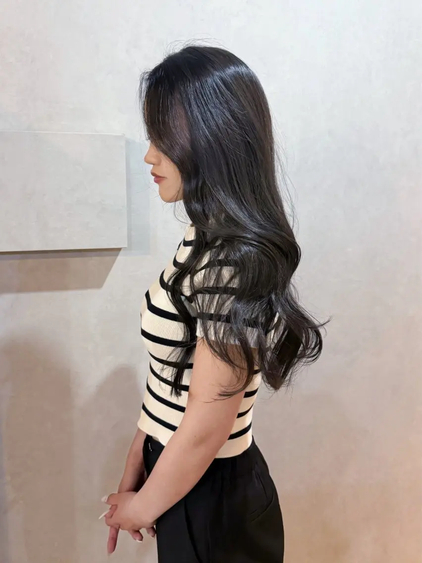 ロング カラー ダークグレー ダークグレージュ グレージュ ヘアカラー トリートメント 幣 あや乃 /レイヤーカットのヘアスタイル
