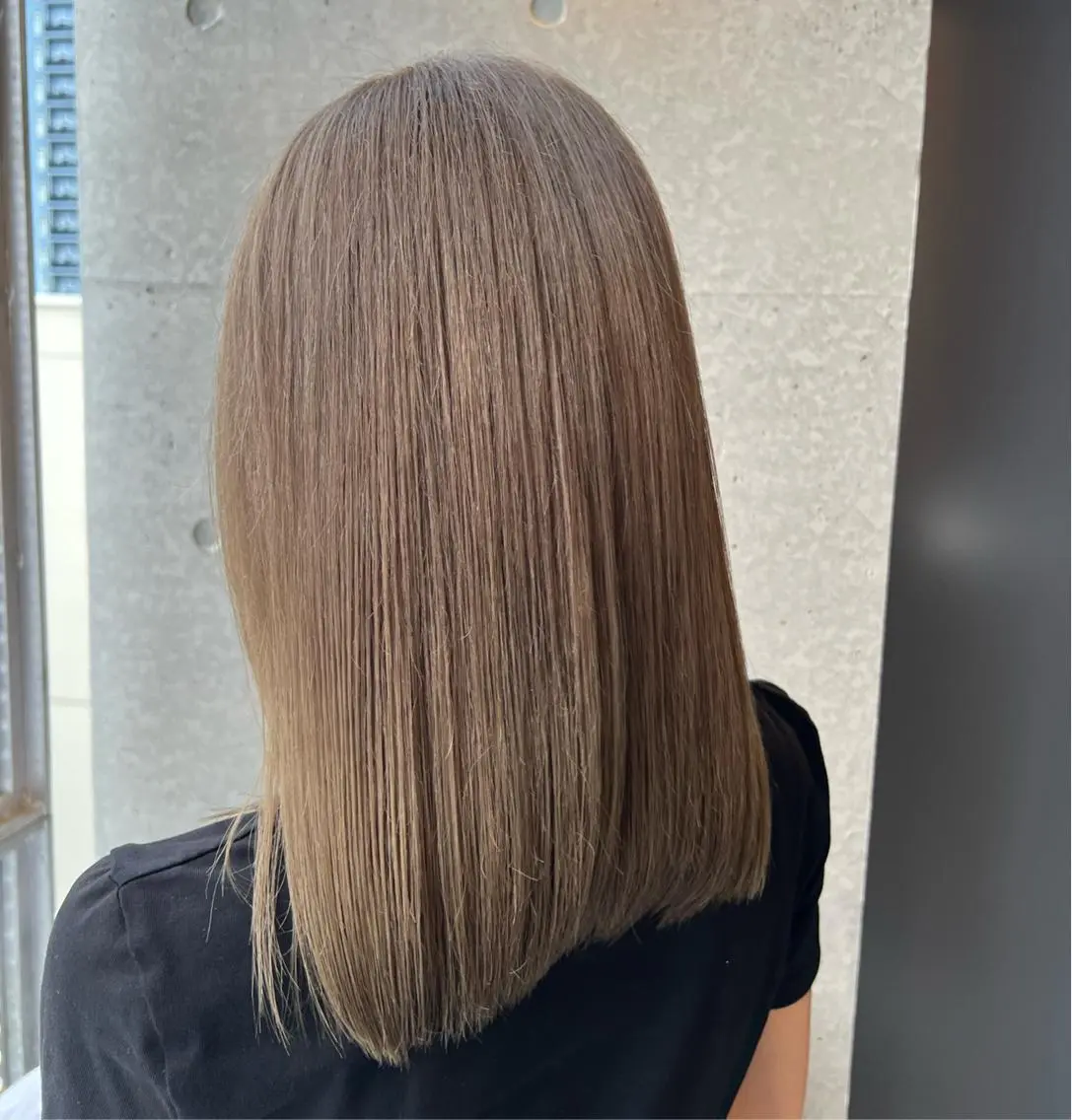 カラー アディクシーカラー アッシュ バレイヤージュ ベージュカラー 黒髪 ヘアカラー 吉野 瑳桜のヘアスタイル