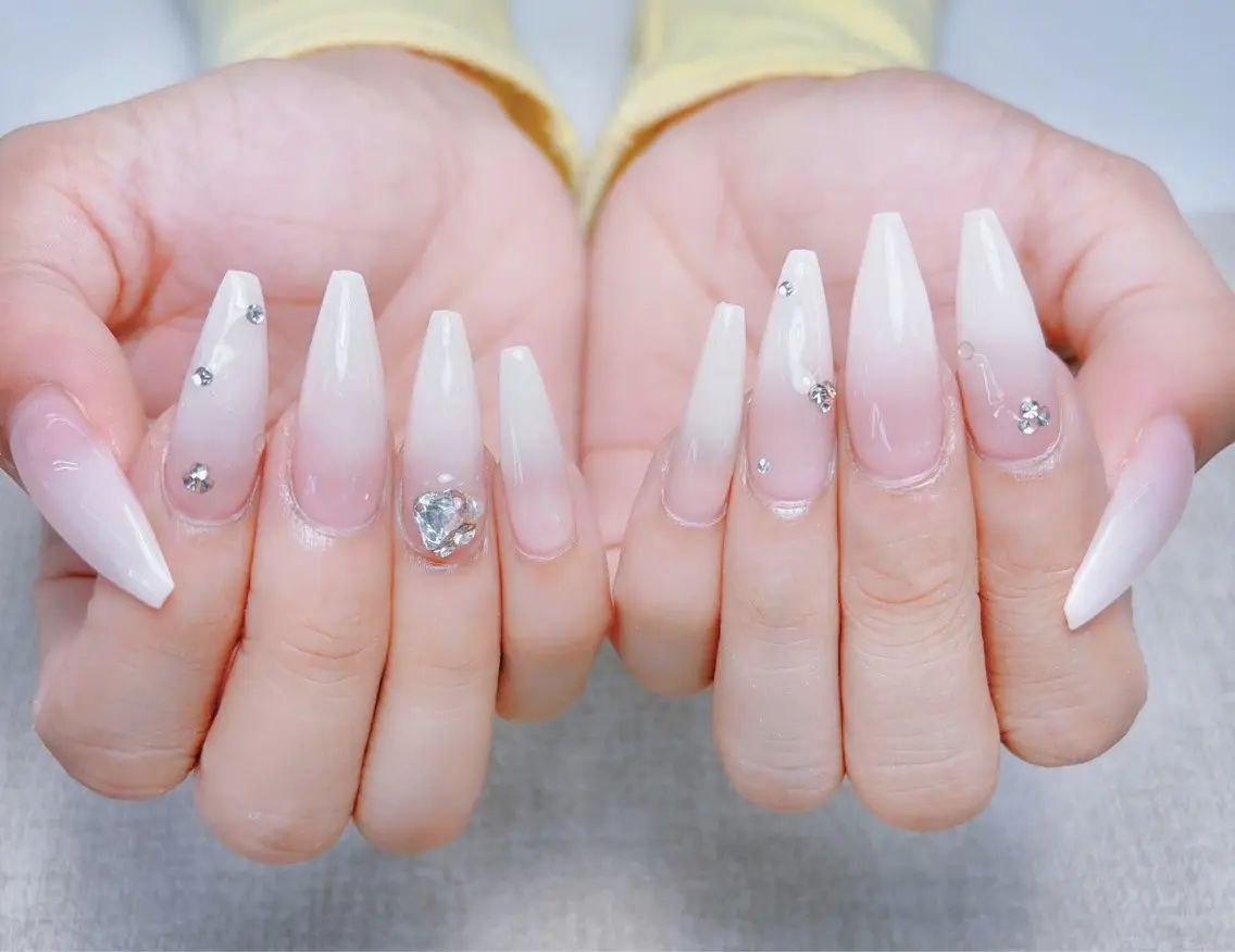 ネイル アートネイル ジェルネイル 韓国ネイル ニュアンスネイル ハンドネイル Luna Nail.Novaのネイルデザイン