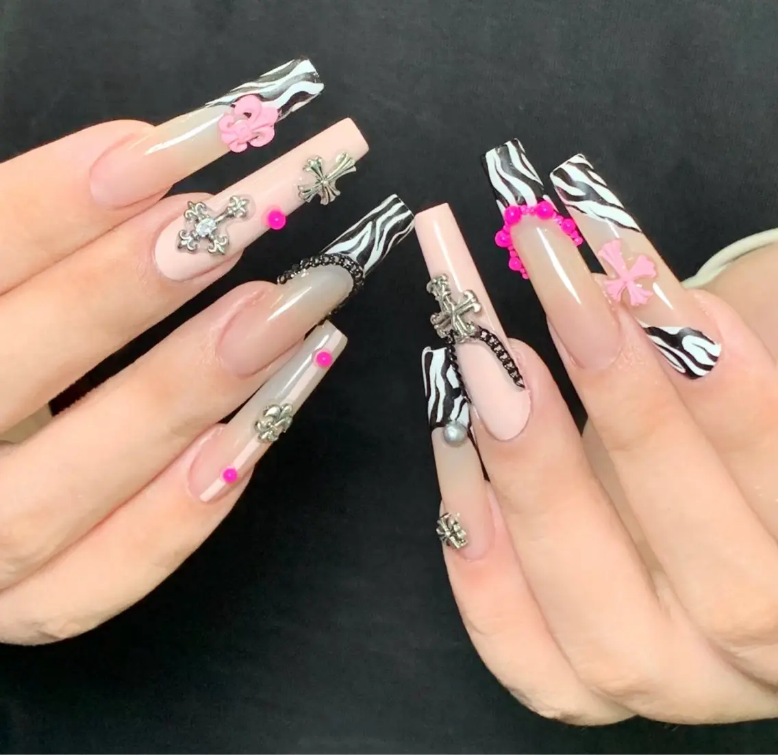 ネイル フレンチネイル ジェルネイル ガラスフレンチ ハロウィン ハート ハンドネイル H.baby Nail Salonのネイルデザイン
