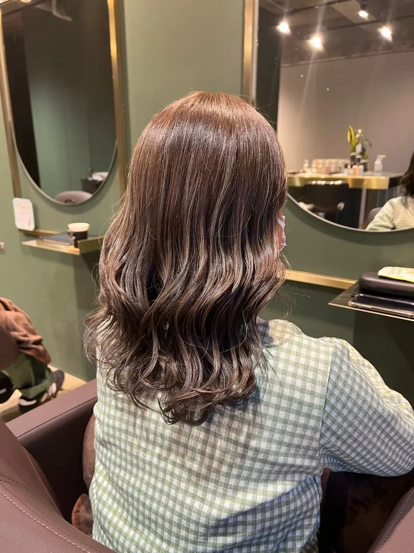 セミロング カラー グレージュ ハイライトカラー ハイライト ヘアカラー トリートメント ヘッドスパ カラースペシャリスト しょう🧑🏼‍🎨のヘアスタイル