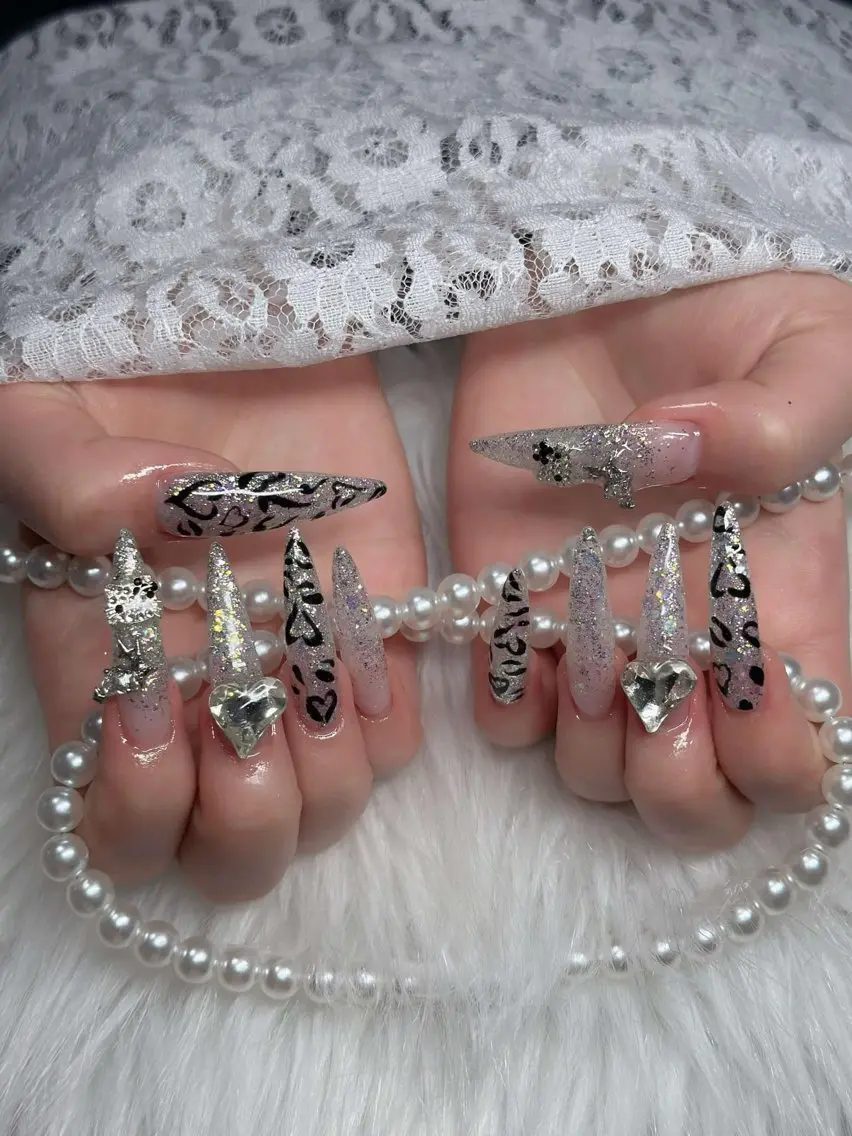 ネイル フレンチネイル ジェルネイル ガラスフレンチ ハロウィン ハート ハンドネイル H.baby Nail Salonのネイルデザイン