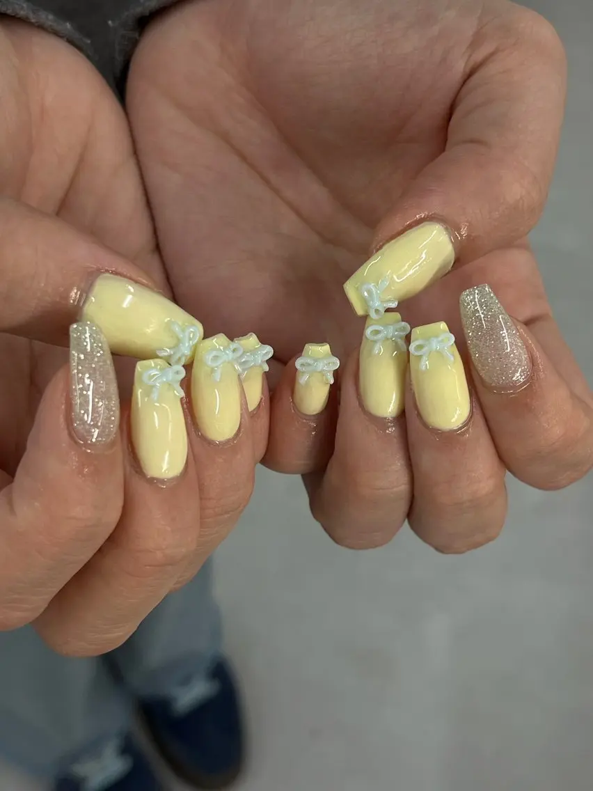 ネイル ブルー 黄色 ハンドネイル schon 🎀saraのネイルデザイン