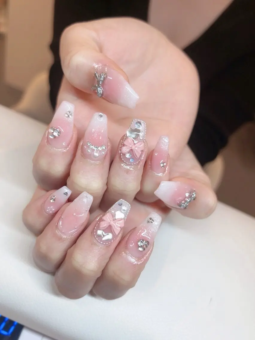 ネイル グラデーション キラキラネイル ピンク 春ネイル ワンホンネイル RUBY Nail 日暮里店のネイルデザイン