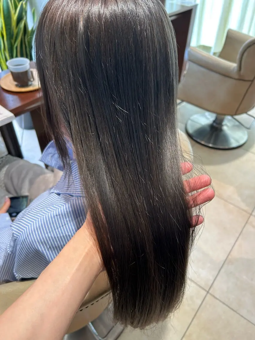 ロング カラー グレージュ Alegria アレグリアのヘアスタイル