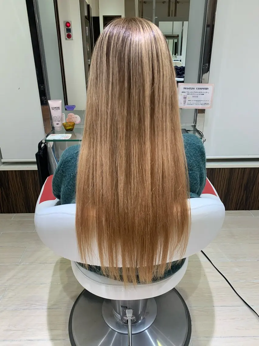 ロング カラー ベージュカラー ブリーチ 透明感カラー ハイトーンカラー ハイトーンベージュ ヘアカラー トリートメント Earth  水沢店 平栗　優佳のヘアスタイル