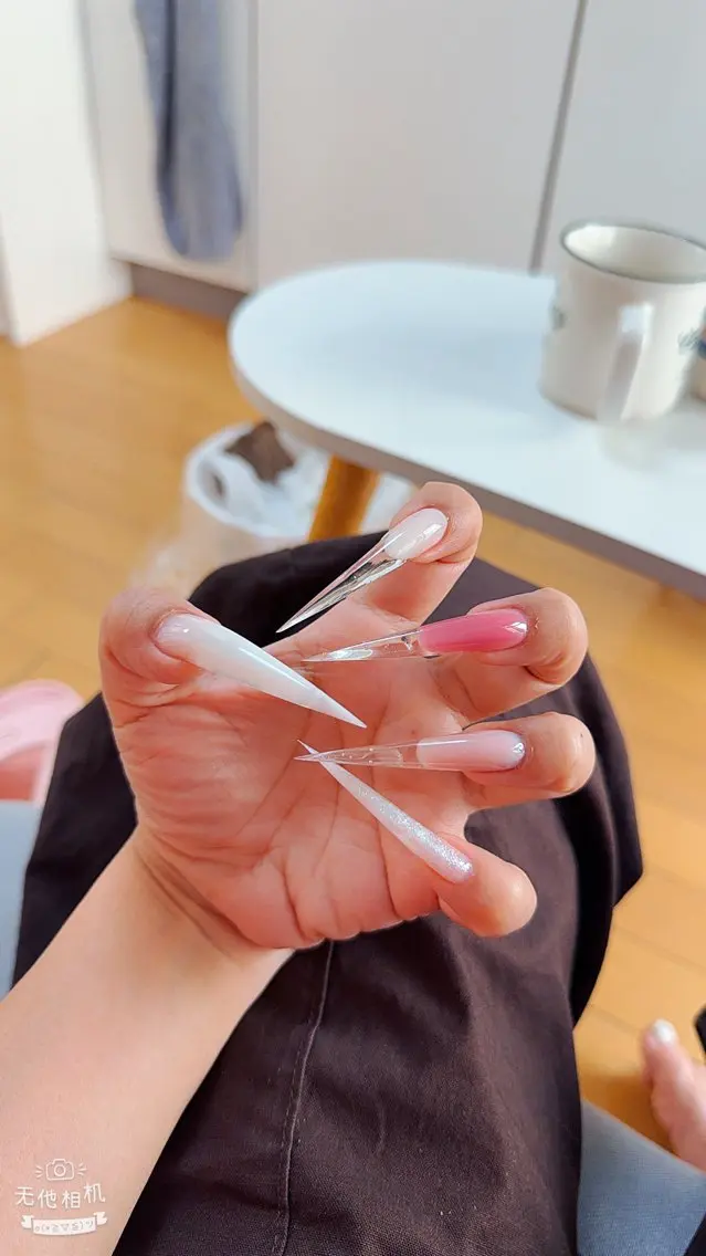 ネイル KIRA LILYのネイルデザイン