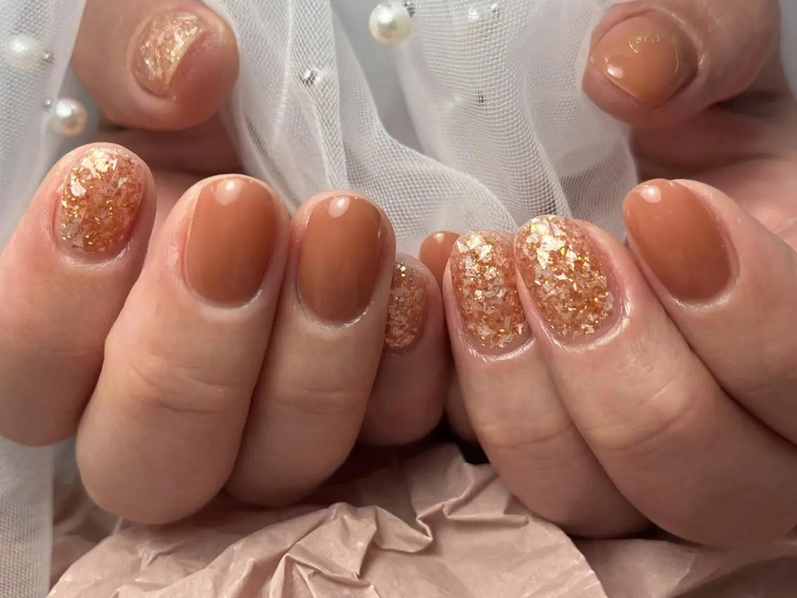 ネイル ゴールド キラキラネイル ラメ(グリッター) オレンジ シンプルネイル ハンドネイル ToliyDeliy Nail Salonのネイルデザイン