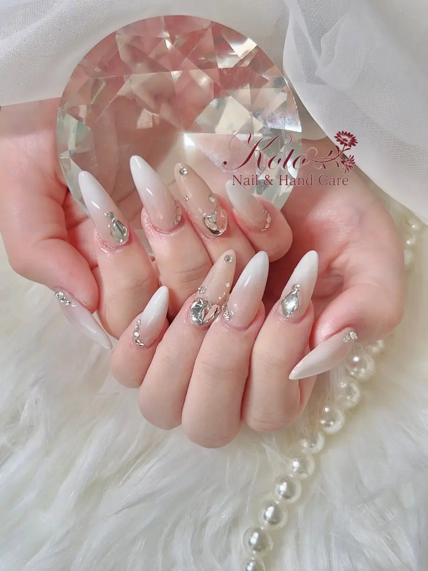 ネイル 長さ出し ジェルネイル 持ち込み ニュアンスネイル 赤色 ハンドネイル Nail Salon KOTOのネイルデザイン