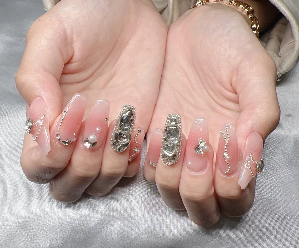ネイル 長さ出し グラデーション 卒業式 キラキラネイル マグネットネイル Lee Nailsのネイルデザイン