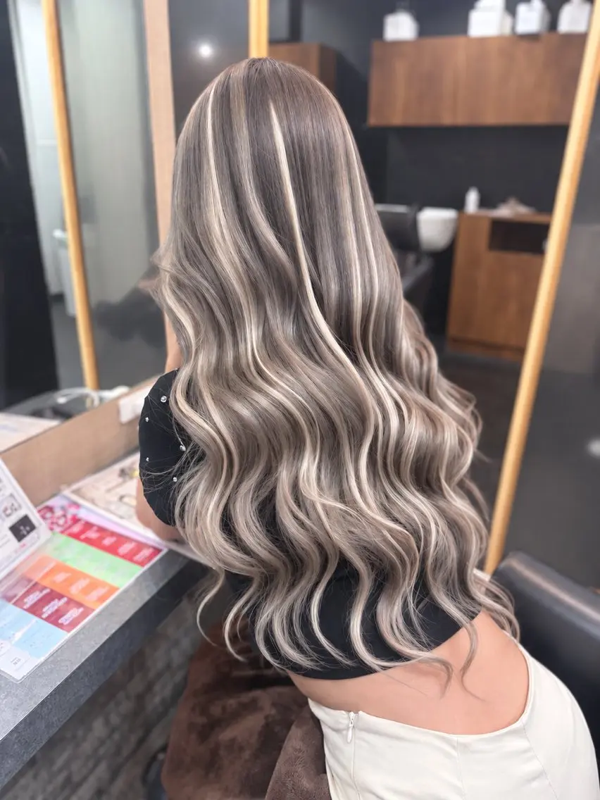 ロング カラー シールエクステ ブリーチ ケアブリーチ 透明感カラー デザインカラー カット ヘアカラー エクステ RIEブリーチ& エクステ特化型のヘアスタイル