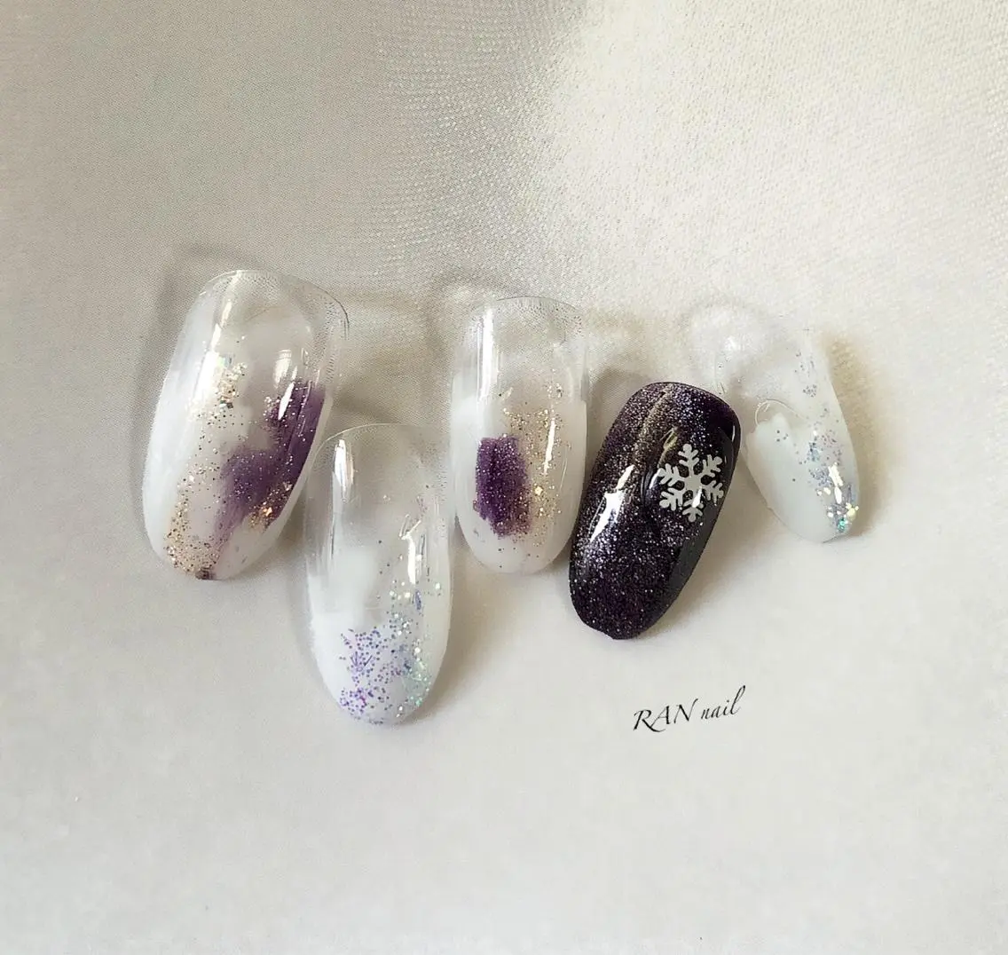 ネイル キラキラネイル オフィスネイル ホワイト 冬ネイル クリスマス ハンドネイル フットネイル RAN nailのネイルデザイン
