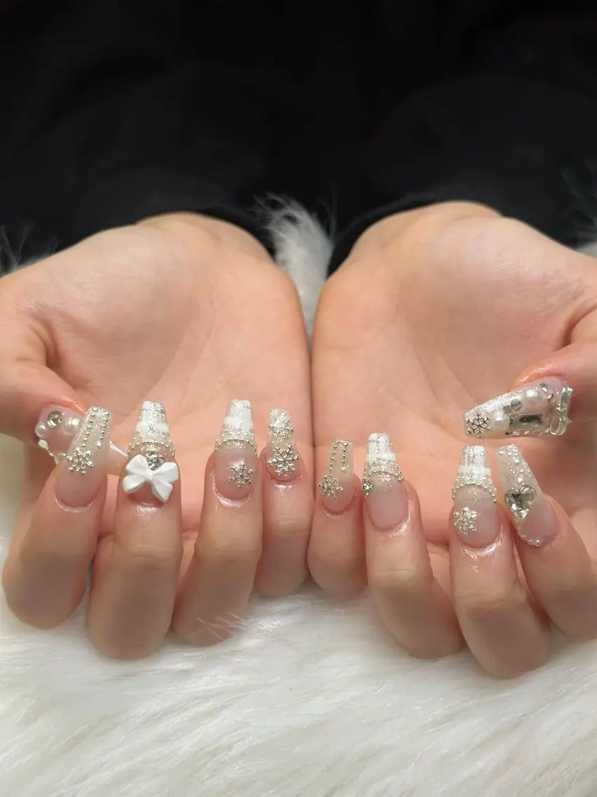 ネイル グラデーション キラキラネイル ワンカラーネイル 冬ネイル Jenn Nail Salonのネイルデザイン