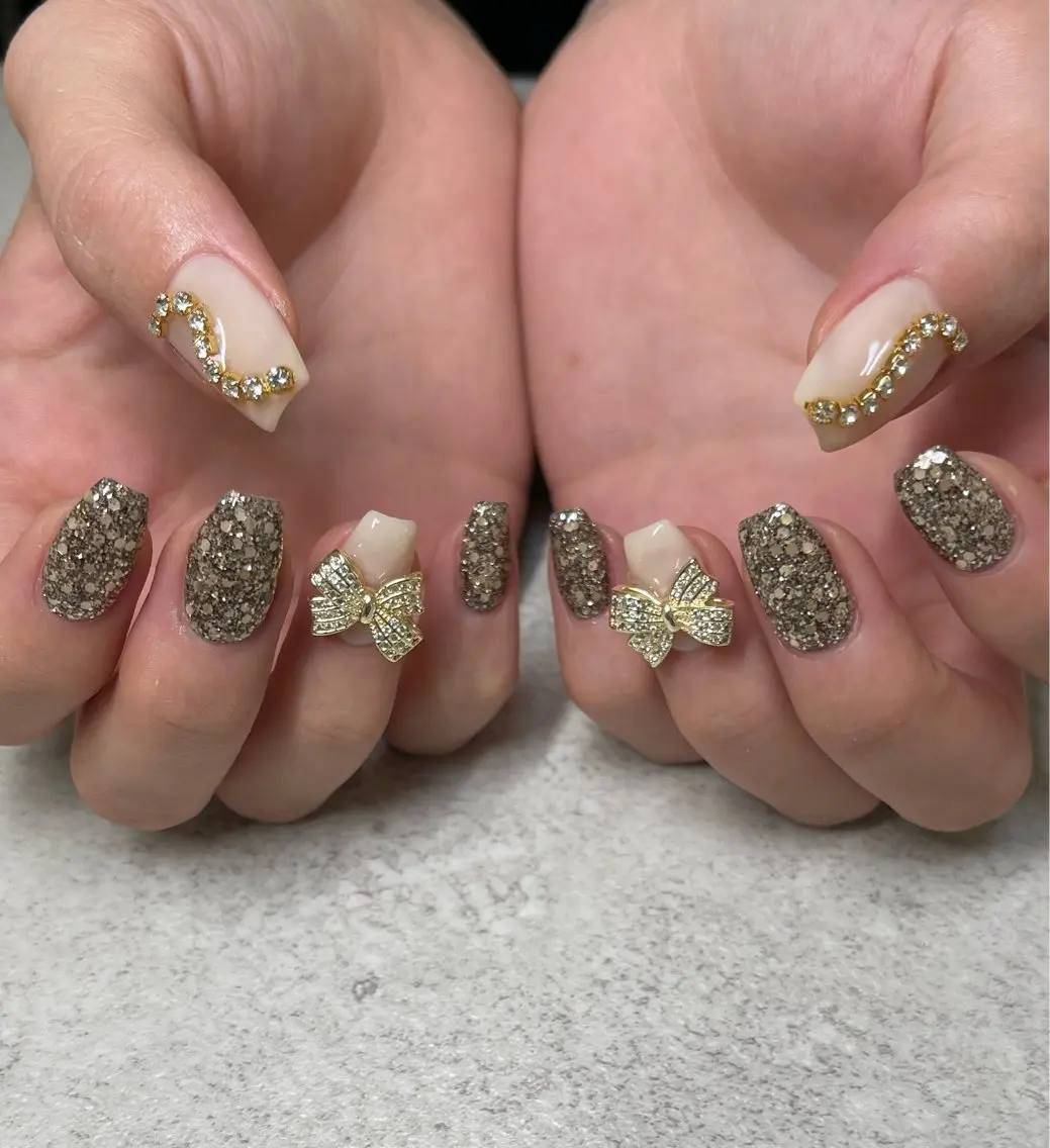 ネイル ハンドネイル ネイルルーム チャームのネイルデザイン
