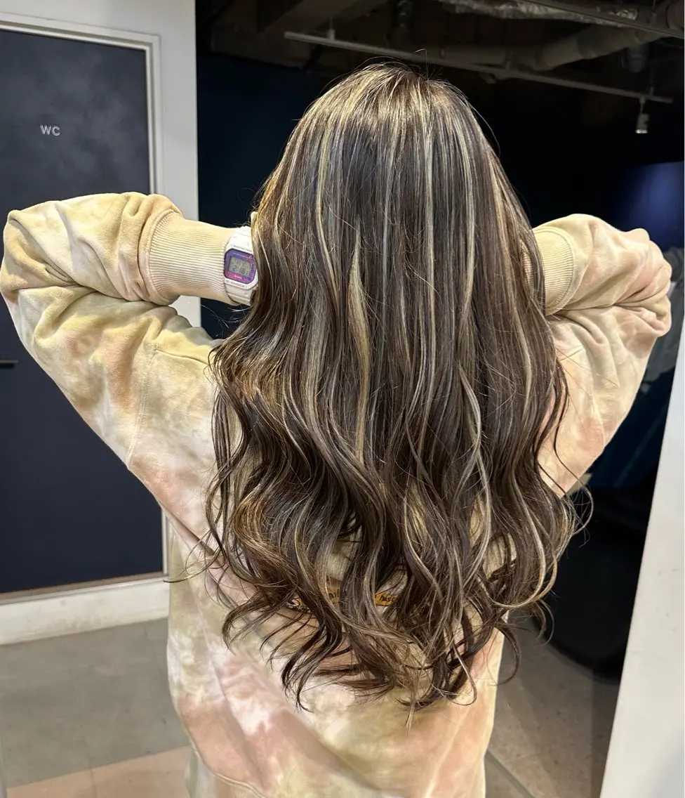 ロング カラー ヘアカラー トリートメント 🌟ハイライト/ハイ トーン🌟MIKIのヘアスタイル