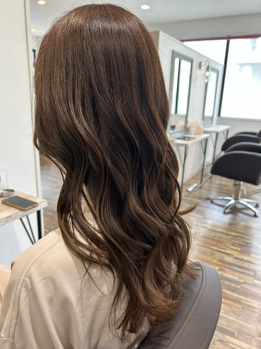 ロング アッシュ パープルカラー レイヤーカット ローレイヤー 高木 瑶子のヘアスタイル