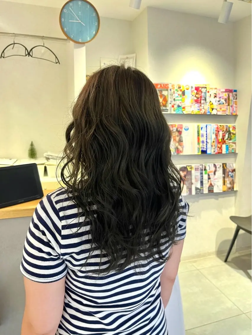 カラー ブラウンカラー オリーブブラウン 草野 亜弥のヘアスタイル