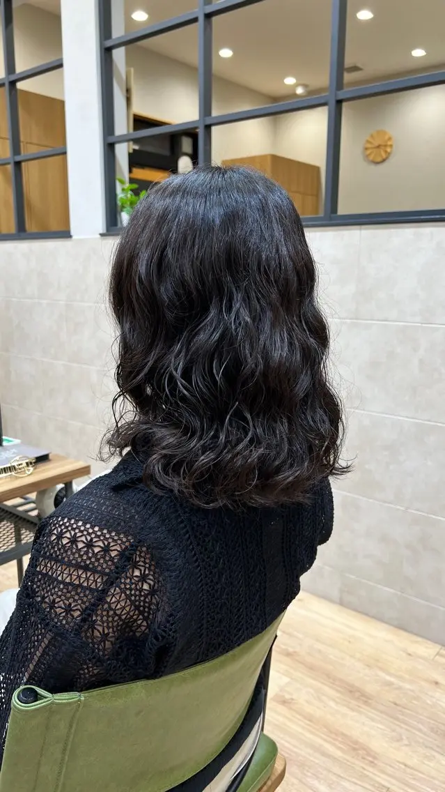 セミロング パーマ セミロングパーマ カット パーマ トリートメント 山口 玖瑠美のヘアスタイル