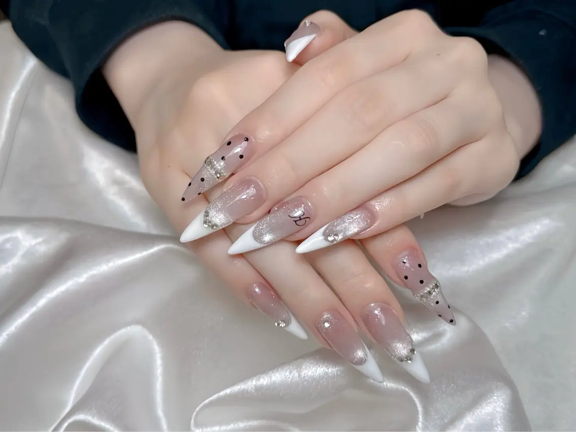 ネイル オーロラネイル チークネイル 桜ネイル クリアネイル ドット ハンドネイル Rin Nail 新大久保店のネイルデザイン