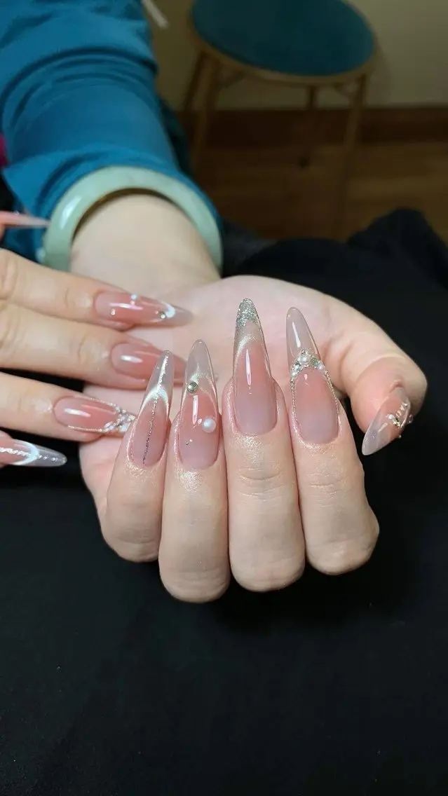 ロング T&D NailSalonのネイルデザイン