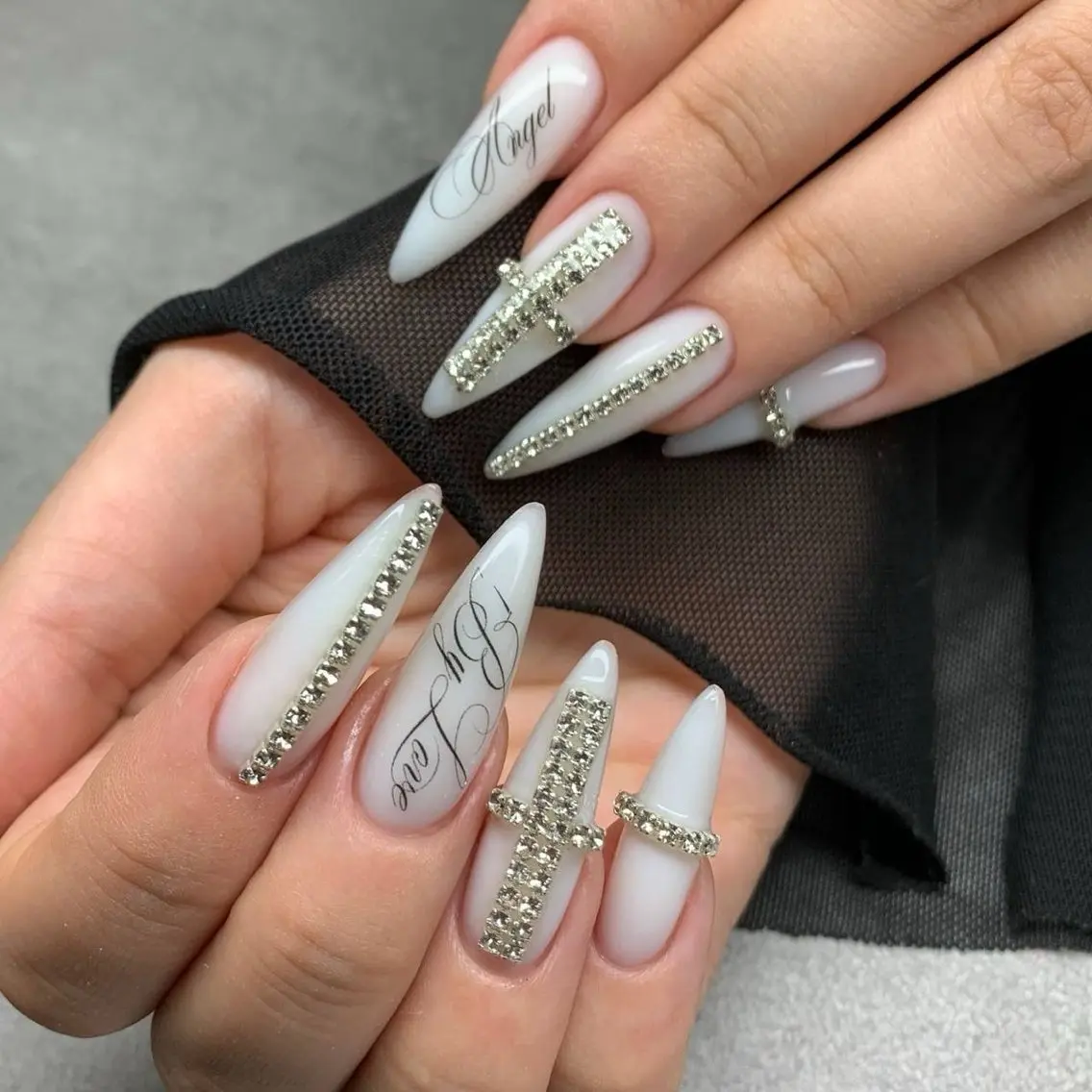 ロング ハンドネイル T&D NailSalonのネイルデザイン