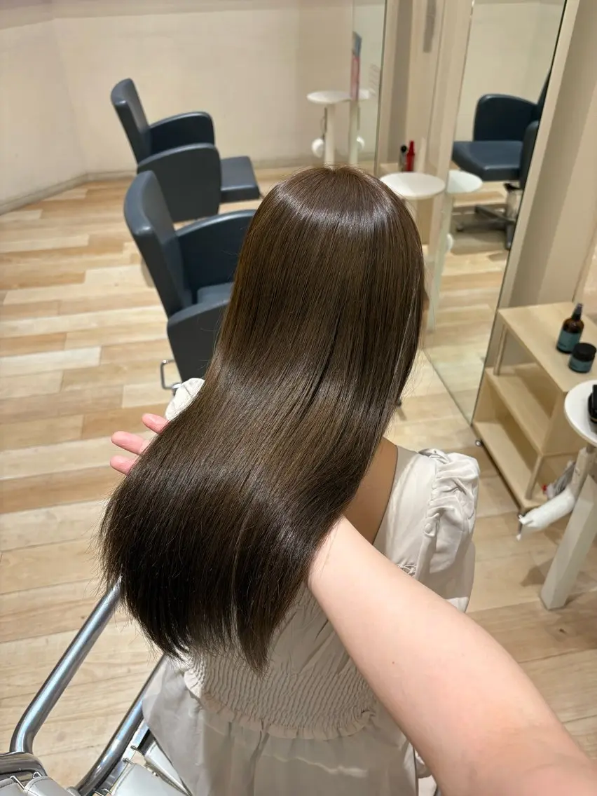 カラー ベージュカラー オリーブベージュ 安江 萌のヘアスタイル