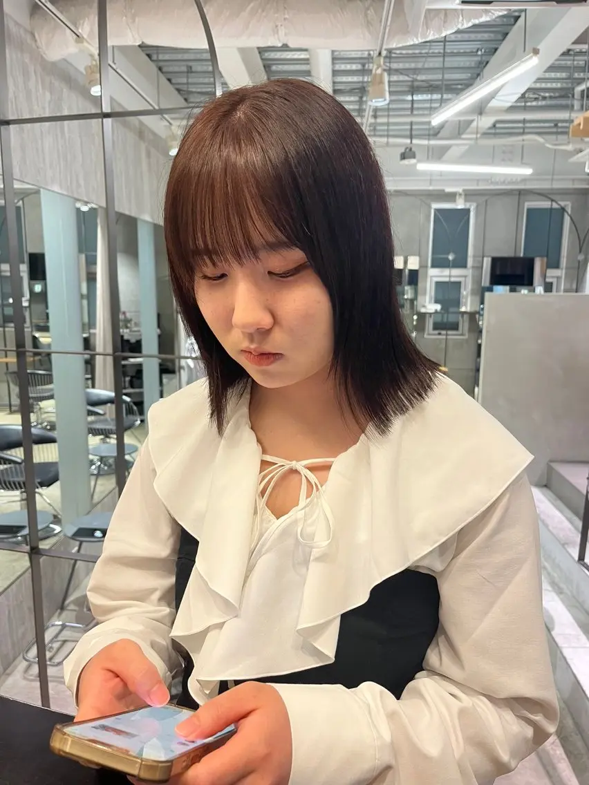 ミディアム カラー 森山 葵のヘアスタイル