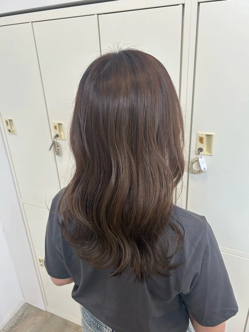 セミロング カラー アッシュ 透明感カラー 田中 梨緒のヘアスタイル