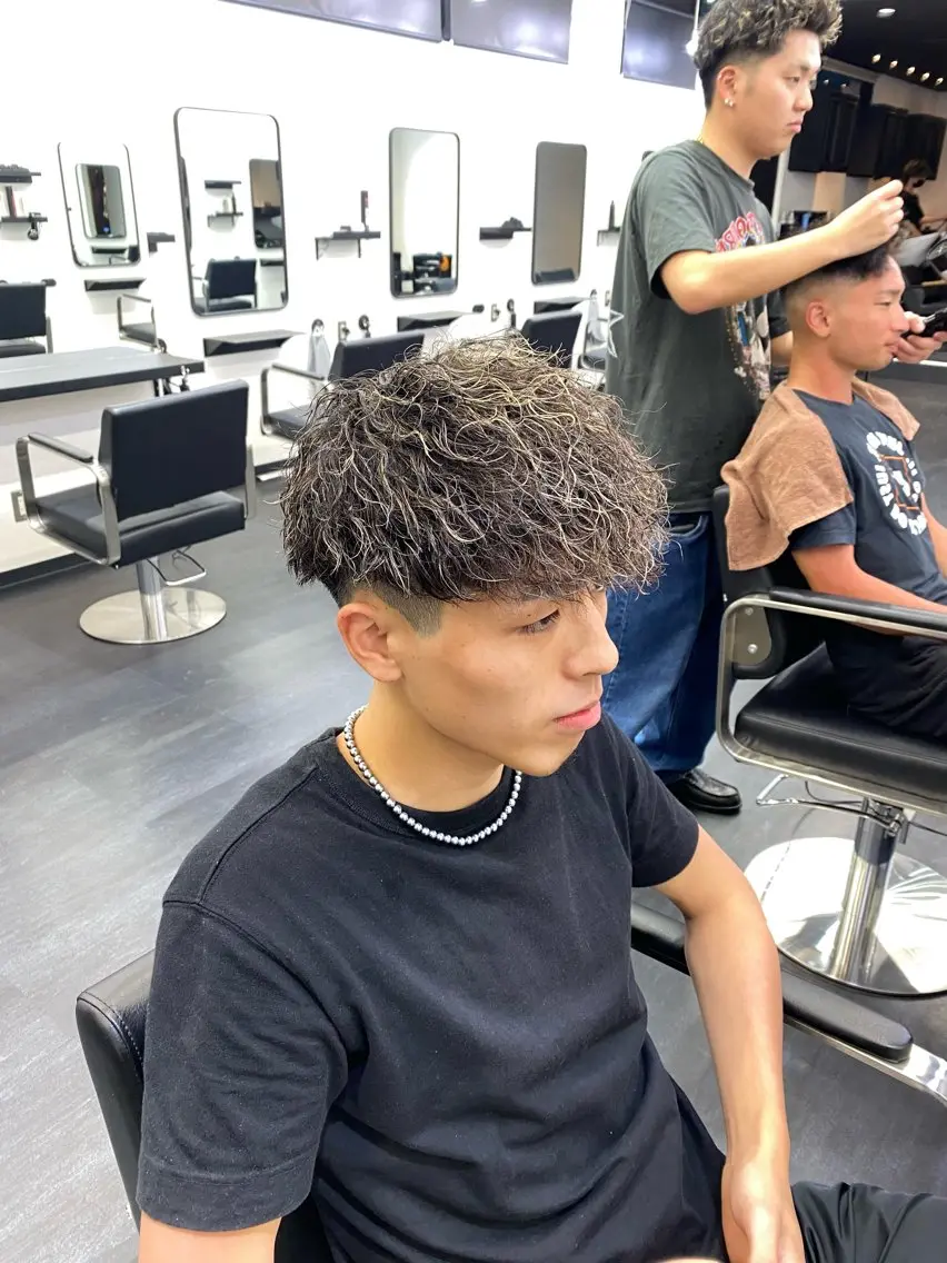 カラー パーマ メンズ メンズハイライト メンズパーマ ハイライトカラー 🦁メンズ神特化🦁 12月限定/隆太郎のヘアスタイル