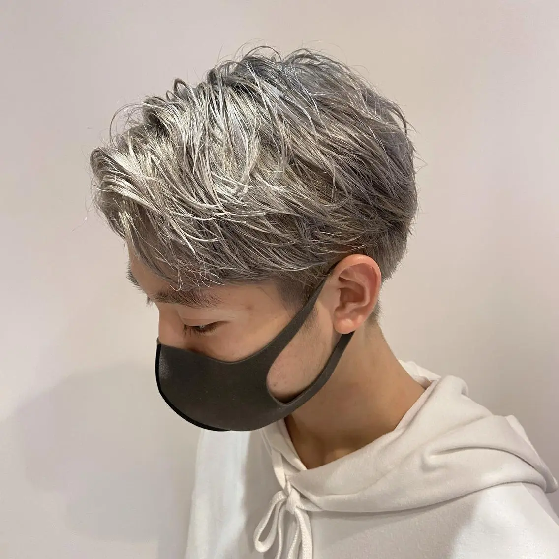 カラー メンズ メンズハイトーン ダブルカラー ハイトーンカラー シルバー メンズ縮毛矯正 ♠️店長下平隼人のヘアスタイル