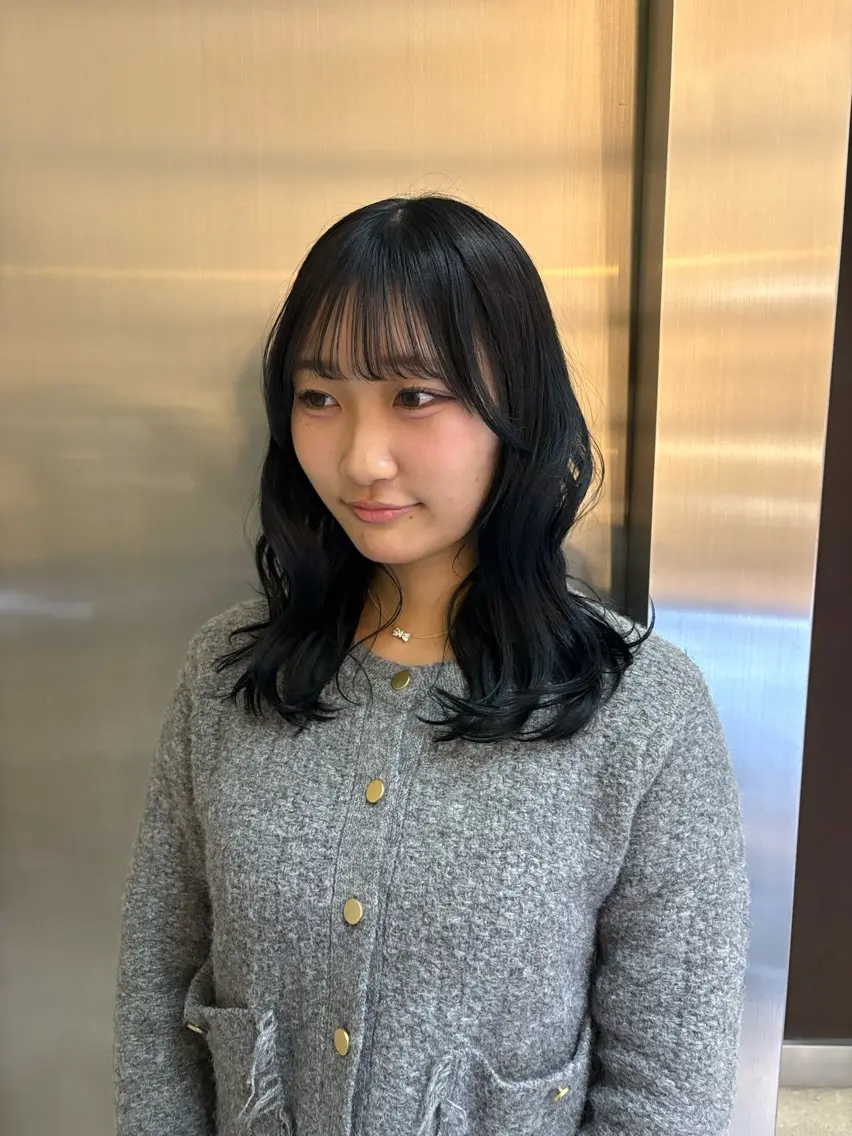 セミロング ヘアカラー ‘AXIS栄ガスビル Hinataのヘアスタイル