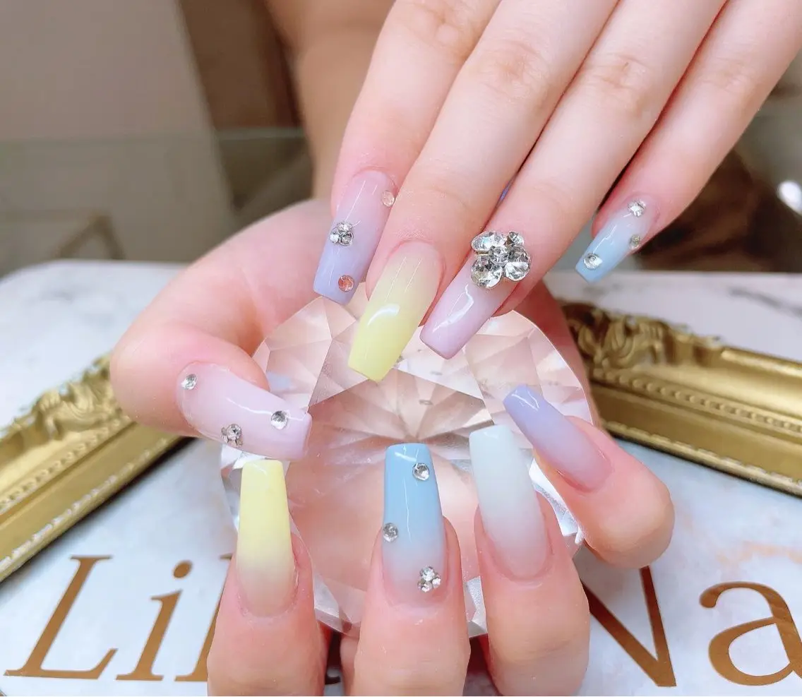 ネイル ジェルネイル グラデーション ハードジェル キラキラネイル ロングネイル Lilas Nailのネイルデザイン