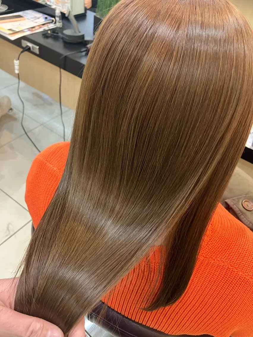セミロング カット ヘアカラー yukari 艶髪ヘアのヘアスタイル