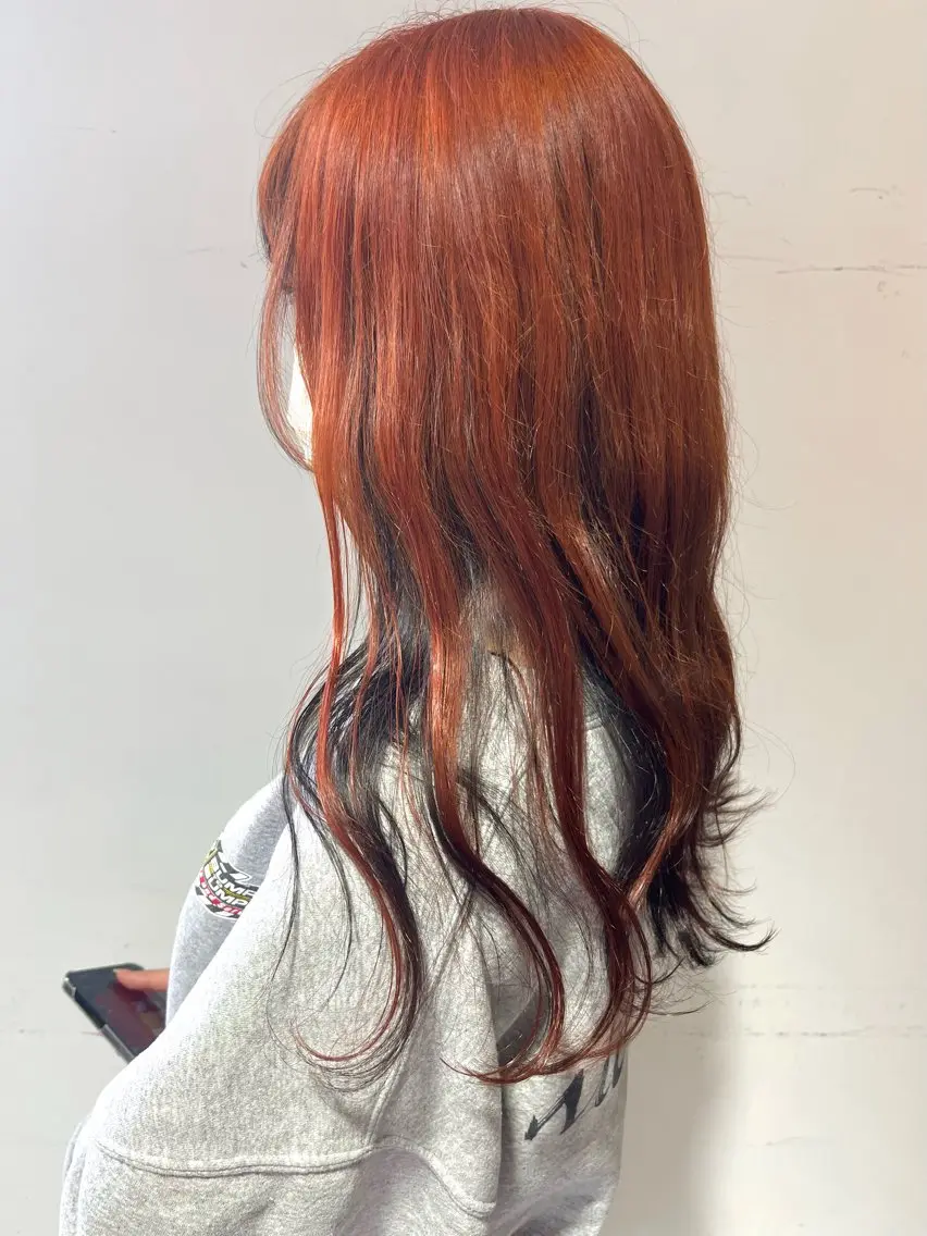 ロング カラー 黒髪 ブルーカラー ブルーブラック オレンジ カット ヘアカラー トリートメント 小谷野 真優のヘアスタイル