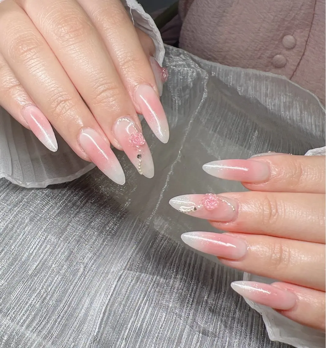 ネイル 長さ出し グラデーション 卒業式 キラキラネイル マグネットネイル ハンドネイル Lee Nailsのネイルデザイン