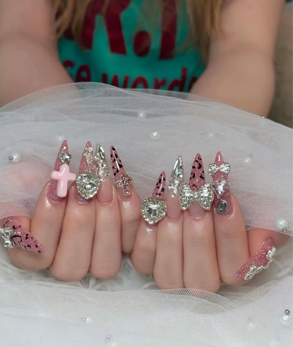 ネイル チークネイル ドット フレンチネイル グラデーション ハート ハンドネイル Julli NailStudioのネイルデザイン