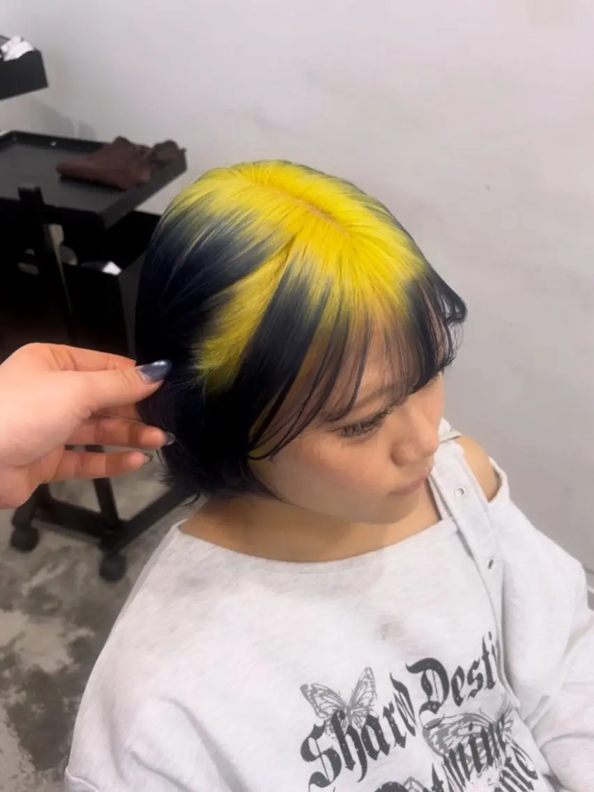 ショート カラー 切りっぱなしボブ ブルーカラー デザインカラー ダブルカラー ラベンダーカラー カット ヘアカラー レイヤー sala 推しカラー職人🎀のヘアスタイル