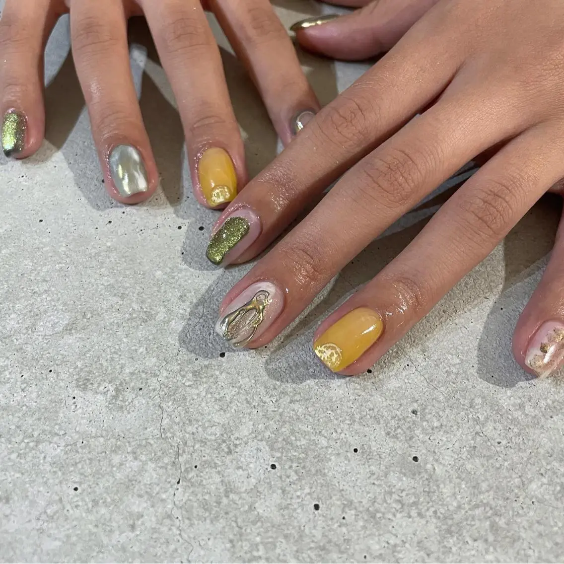 ネイル カジュアル ゴールド グリーン マグネットネイル ミラーネイル ハンドネイル ハンドケア lylynail YUUKAのネイルデザイン