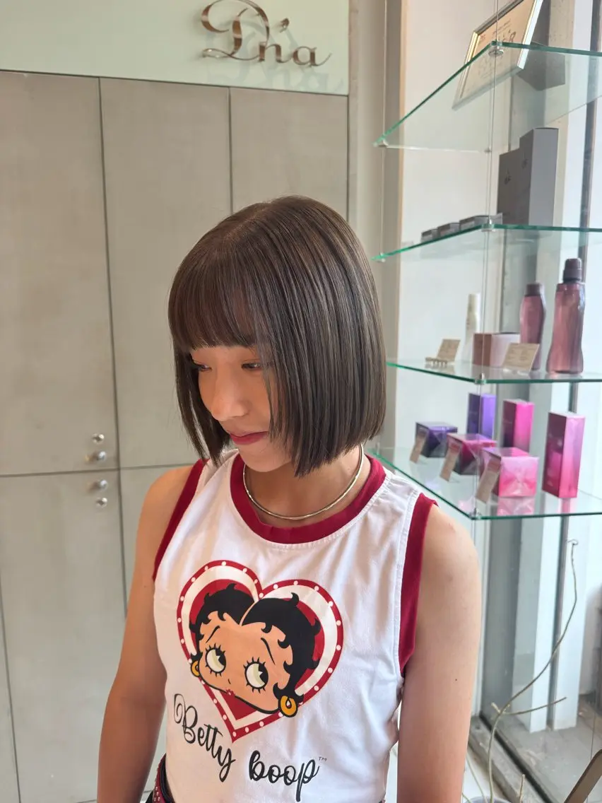 ショート カラー 切りっぱなしボブ ボブ 顔まわりレイヤー レイヤーカット カット ヘアカラー トリートメント アオヌマミユ☁️ /ボブ/ハイトーン/のヘアスタイル