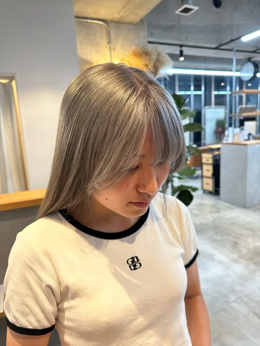 セミロング カラー yuika .のヘアスタイル