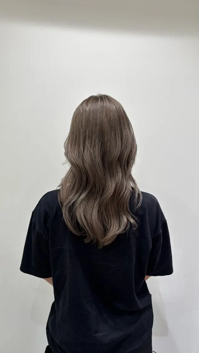 カラー ブリーチ ブラウンカラー グレージュ ミルクティーグレージュ ヘアカラー 高谷 あうんのヘアスタイル